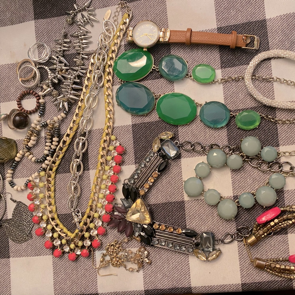 1LB JEWELRY LOT